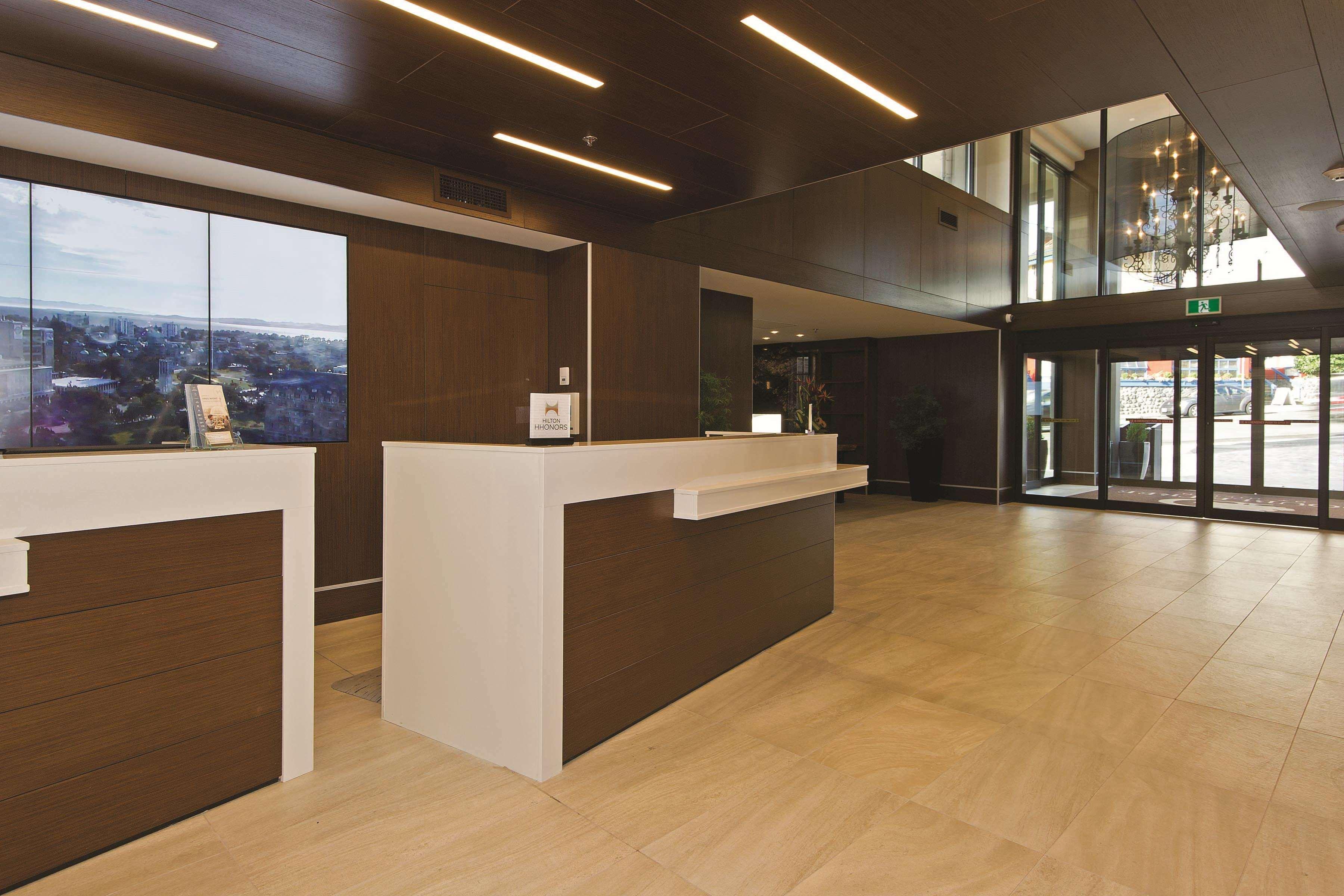 Doubletree By Hilton Hotel & Suites ויקטוריה מראה חיצוני תמונה