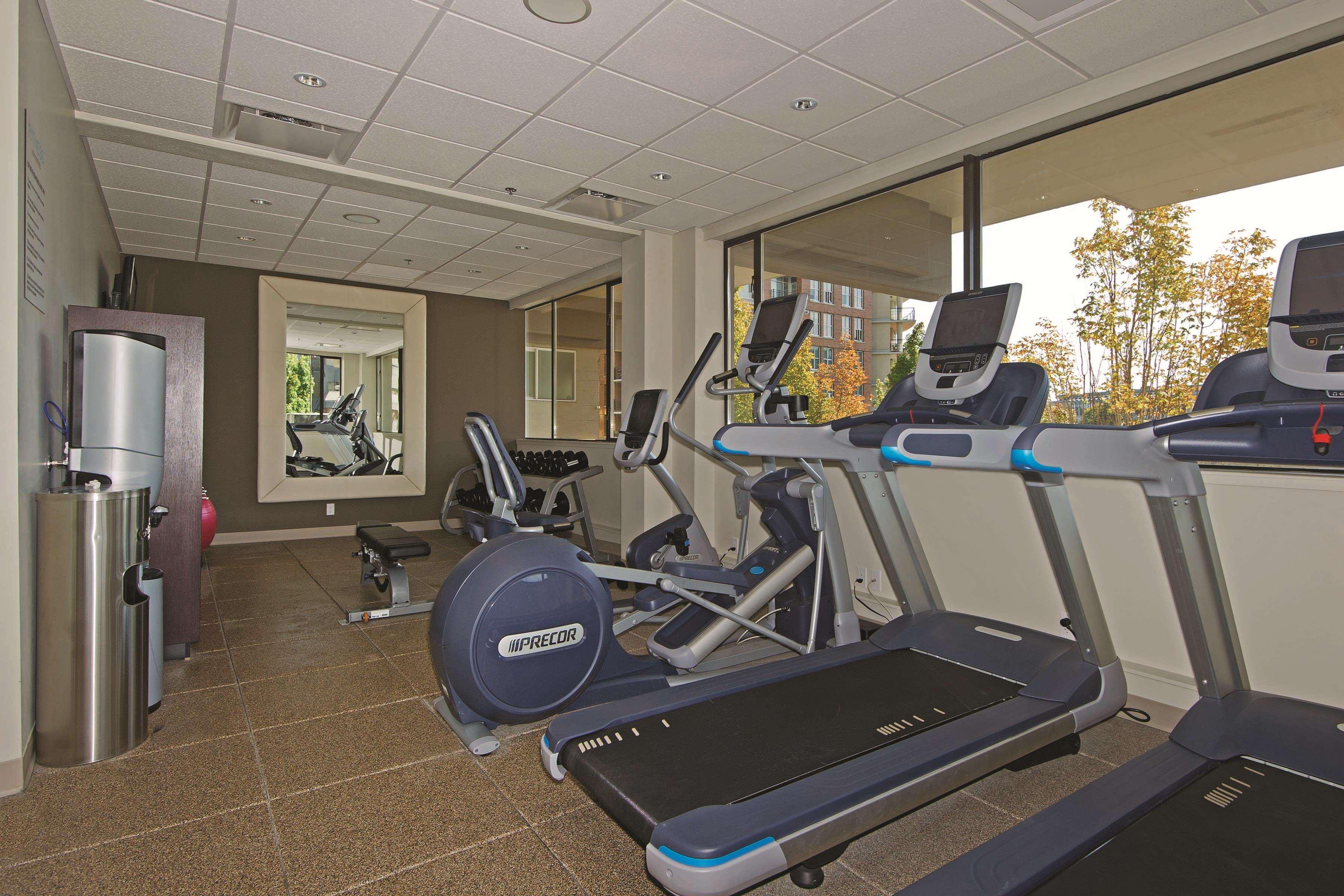 Doubletree By Hilton Hotel & Suites ויקטוריה מראה חיצוני תמונה