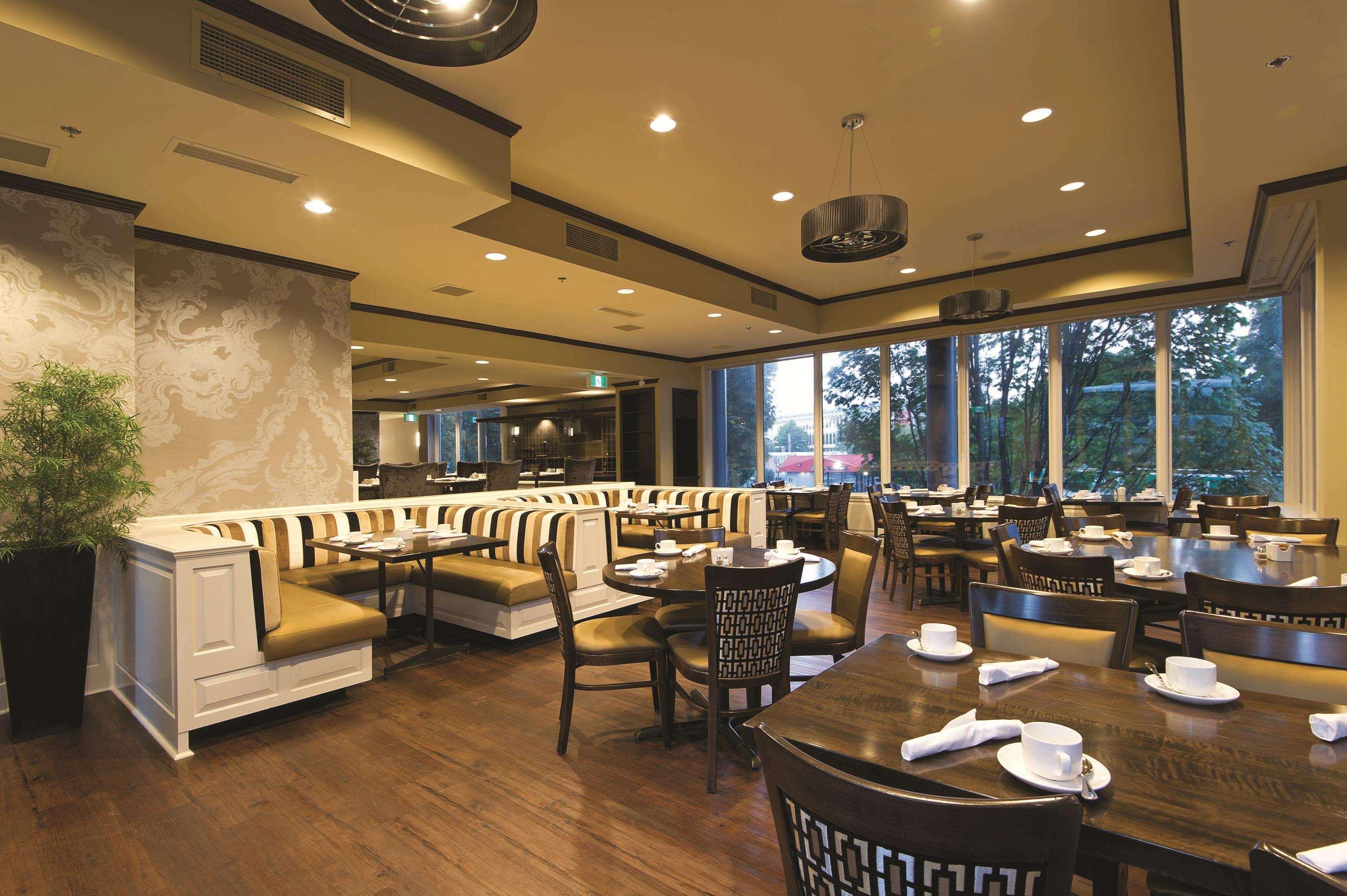 Doubletree By Hilton Hotel & Suites ויקטוריה מראה חיצוני תמונה