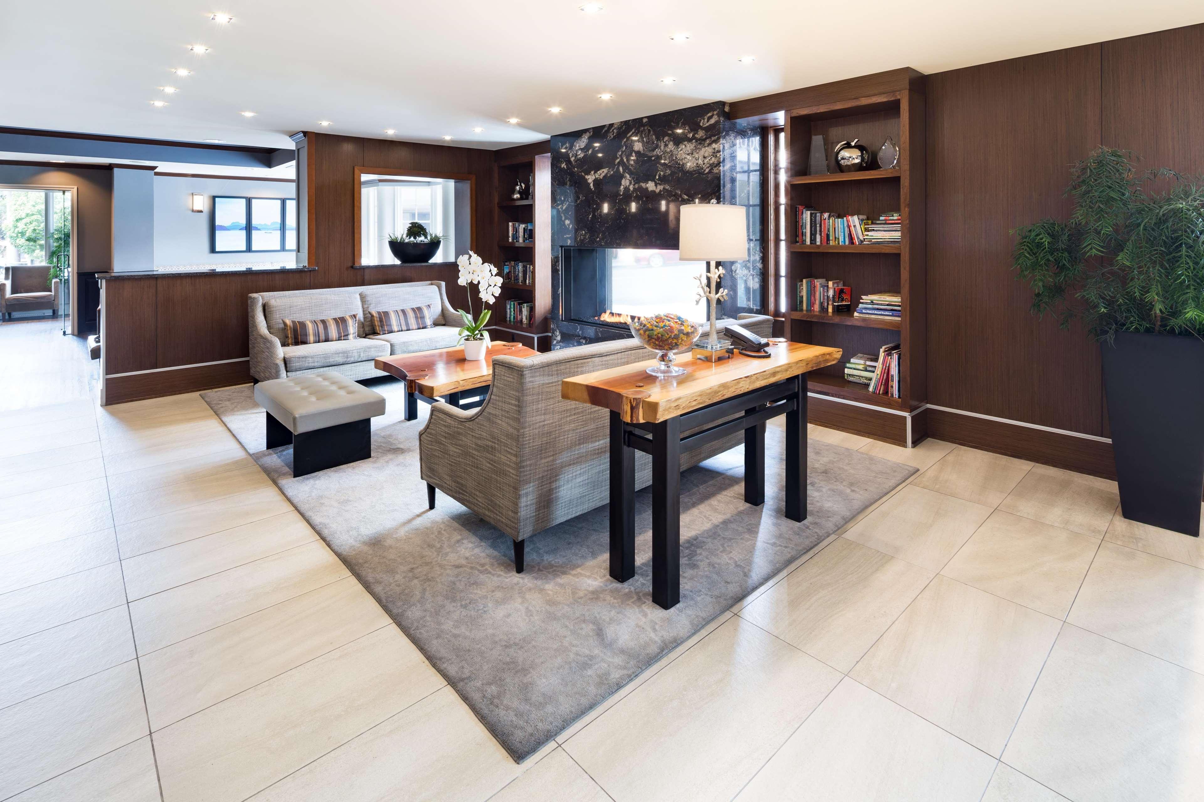 Doubletree By Hilton Hotel & Suites ויקטוריה מראה חיצוני תמונה