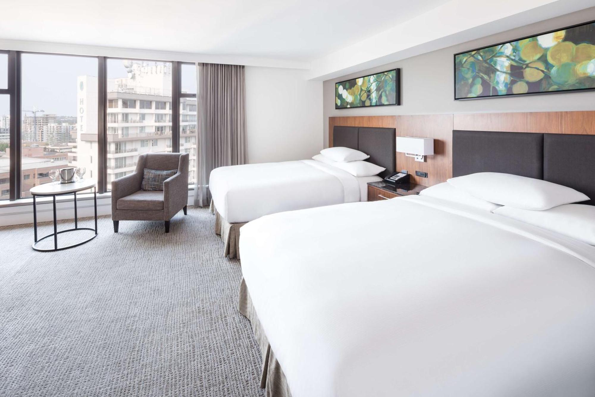 Doubletree By Hilton Hotel & Suites ויקטוריה מראה חיצוני תמונה