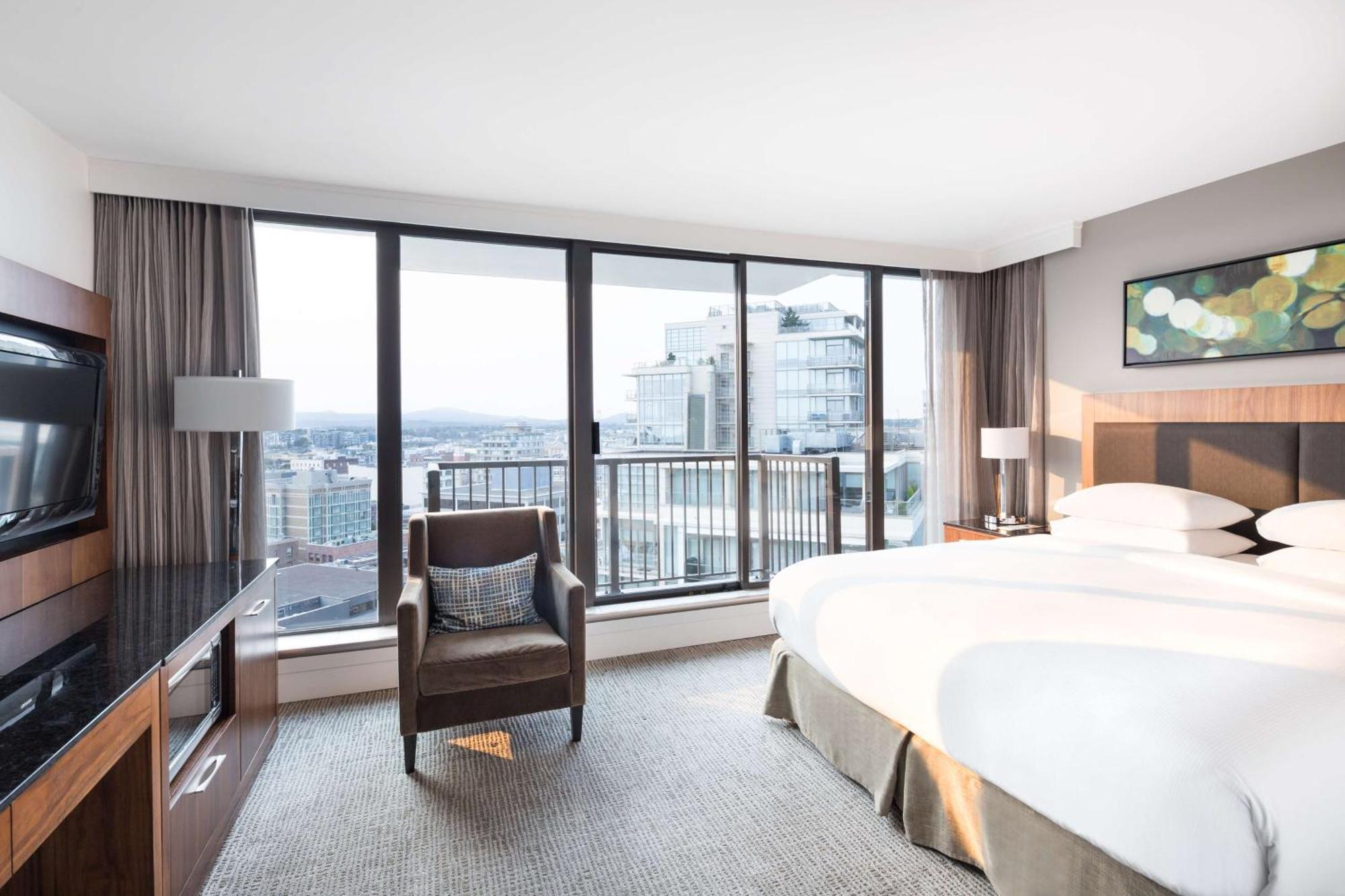 Doubletree By Hilton Hotel & Suites ויקטוריה מראה חיצוני תמונה