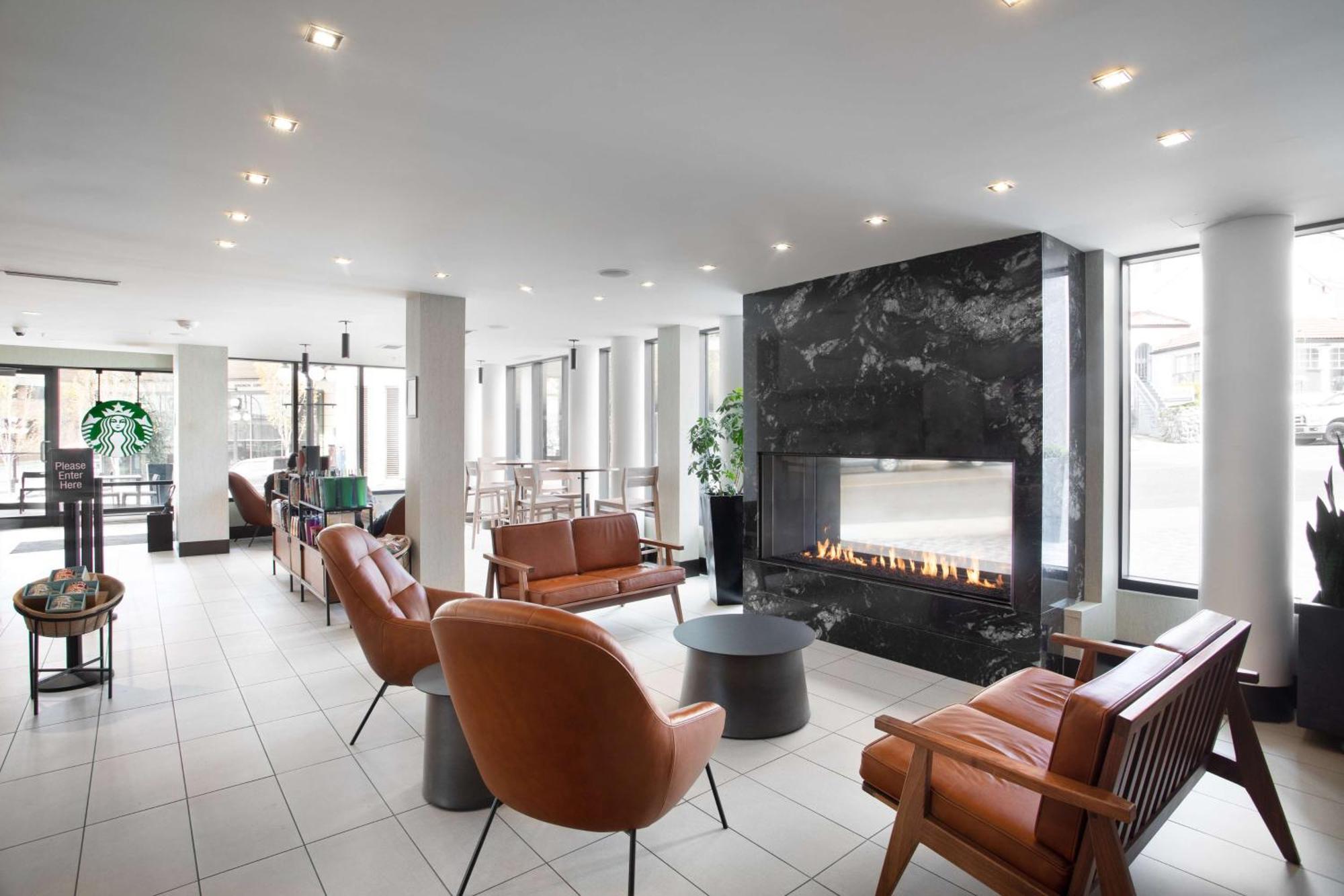 Doubletree By Hilton Hotel & Suites ויקטוריה מראה חיצוני תמונה